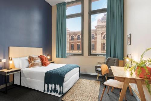 1 queen bed