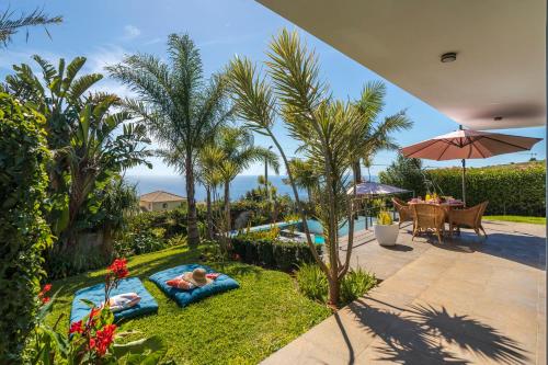 Pool garden and sea view - Villa Hibiscus