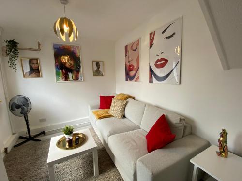 Host & Stay - Cotman Close