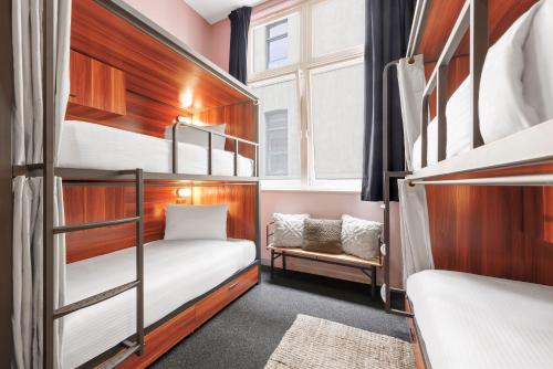 1 bunk bed