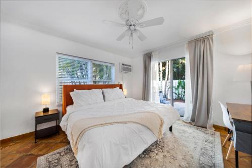 VICTORIA PARK HOTEL #A - ENTIRE 1BDR WITH PRIVATE BACKYARD AND BBQ in Fort Lauderdale, USA