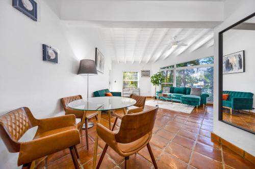 VICTORIA PARK HOTEL #A - ENTIRE 1BDR WITH PRIVATE BACKYARD AND BBQ in Fort Lauderdale, USA