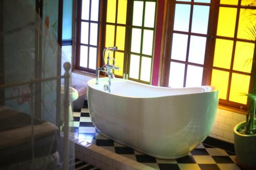 T-House BKK 2Floors near BTS with swimming pool and free Wifi