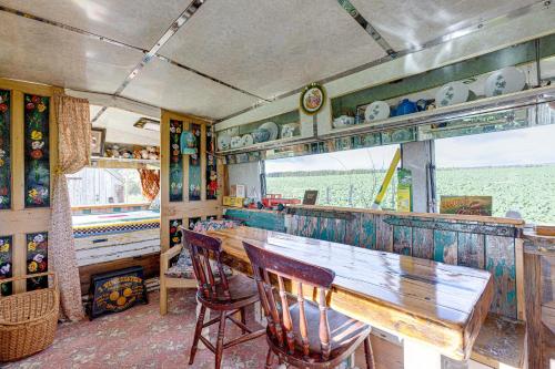 餐厅, 2 x Double Bed Glamping Wagon at Dalby Forest in 克劳顿