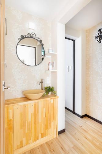 Osaka Family Villa with Free Parking near Namba