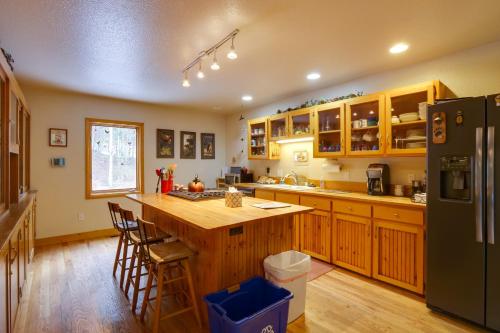 Dumont Cabin with Hot Tub - 22 Mi to Ski Slopes! in Dumont, USA