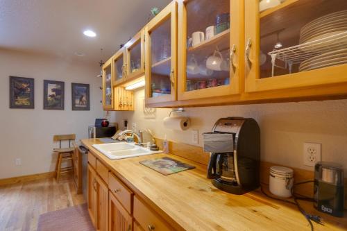 Dumont Cabin with Hot Tub - 22 Mi to Ski Slopes! in Dumont, USA