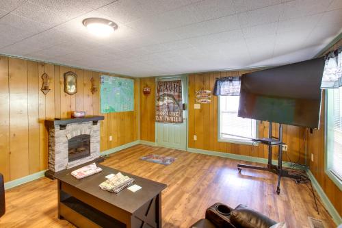 Burkesville Vacation Rental - 5 Mi to the Lake! in Frogue, USA