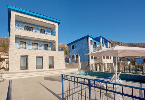 3 bedrooms, 4 beds