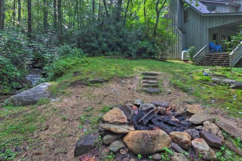 Creekside Mtn Retreat by Waterfalls and Hiking!