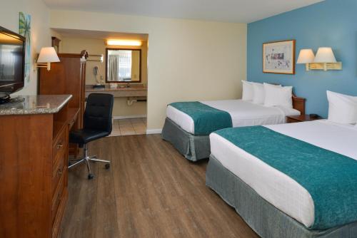 Queen Room with Pool View