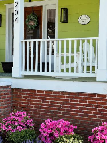 Key Lime Cottage steps from Cape Charles Beach