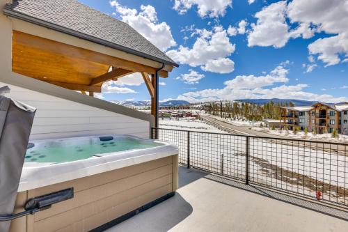 Modern Fraser Townhome with Private Hot Tub and Decks!