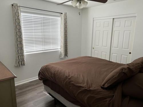 3 Bedroom 2 Bath Oasis in Cozy Neighborhood, Las Vegas (photo 10)