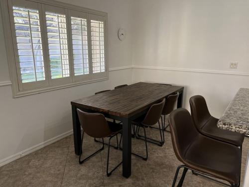 3 Bedroom 2 Bath Oasis in Cozy Neighborhood, Las Vegas (photo 6)