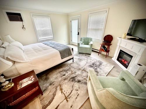 The Homestead Room Type - 1st Floor Private Entrance King Guestroom