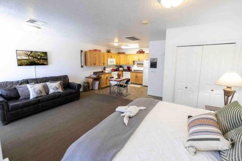 บริการและสิ่งอำนวยความสะดวก, Maple Canyon~waffles~kitchen~wash+dry in สปริงซิตี้ (ยูท่าห์)