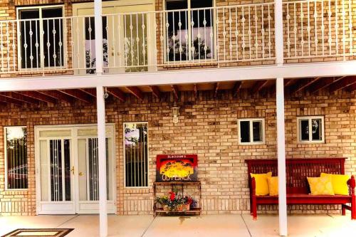 外部景觀, Enjoy The Outback+ Indoor Hot tub+Games+Puzzles+Tennis Court in 斯普林城