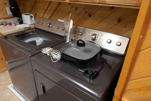 ห้องครัว, Enjoy The Outback+ Indoor Hot tub+Games+Puzzles+Tennis Court in สปริงซิตี้ (ยูท่าห์)