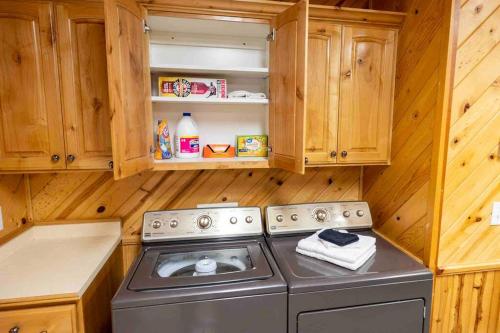 Enjoy The Outback+ Indoor Hot tub+Games+Puzzles+Tennis Court in สปริงซิตี้ (ยูท่าห์)