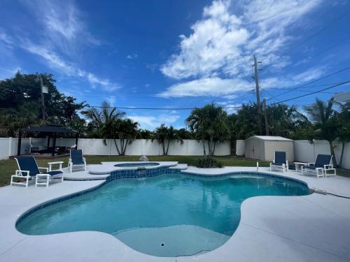 Kiss The Wave - Spacious 4br3ba, Wpoolhot Tub in Indian Harbour Beach