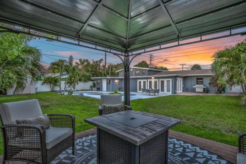 Kiss The Wave - Spacious 4br3ba, Wpoolhot Tub in Indian Harbour Beach