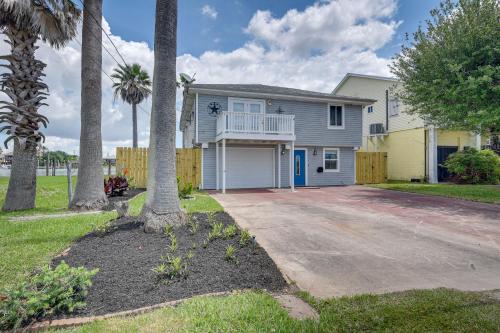 Waterfront Galveston Bay Retreat - 4 Mi to Beach!