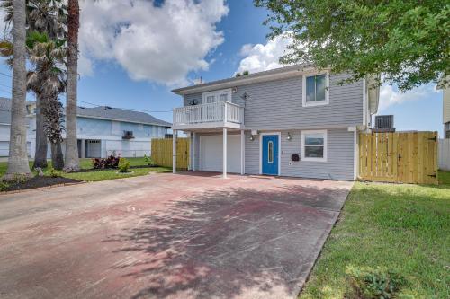 Waterfront Galveston Bay Retreat - 4 Mi to Beach!