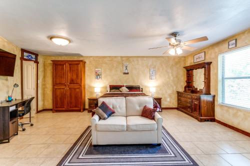 Hide Away Guest House in Azle, USA