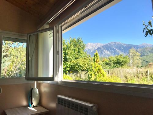 Skats, Logement classé 4 étoiles avec JACUZZI SAUNA et vue sur le Canigou (Logement classe 4 etoiles avec JACUZZI SAUNA et vue sur le Canigou) in Fuilla
