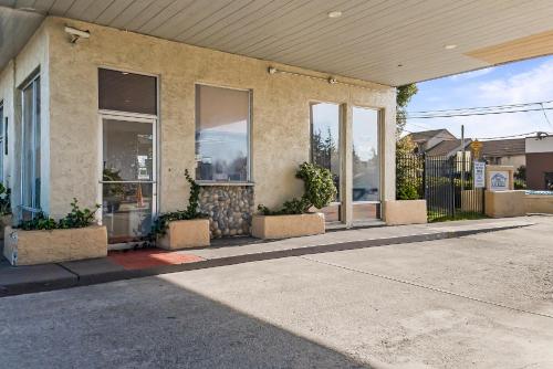 Heritage Inn Express Hayward - image 9