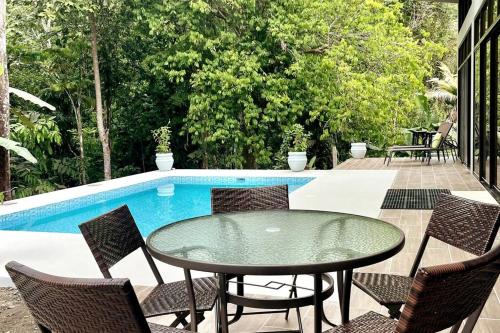 Garden, An abundance of wildlife at Jungle Glory Home Abajo in Quepos