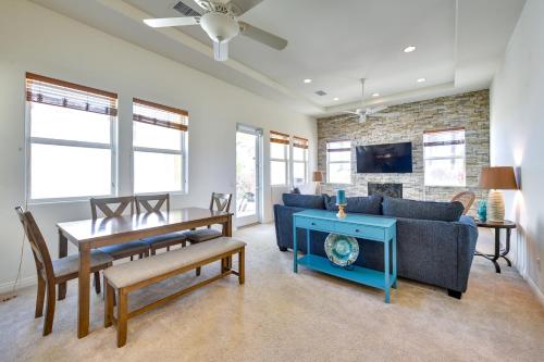 2BR La Quinta Vacation Home with Pool Access in La Quinta, USA