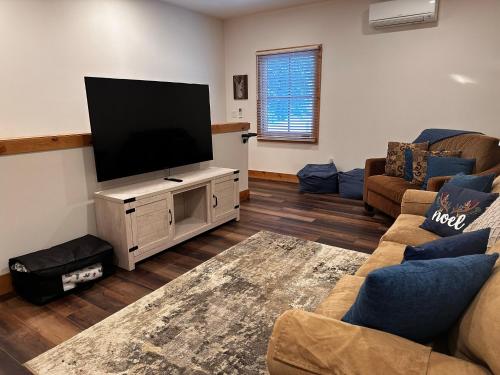 Enchantment Lodges - 5 min walk to downtown thumb 3