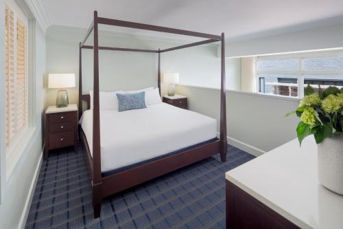 Upper Courtyard King