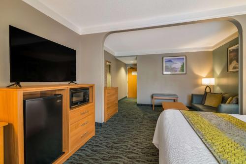 Best Western Plus Executive Court Inn & Conference Center