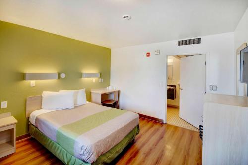 1 queen bed