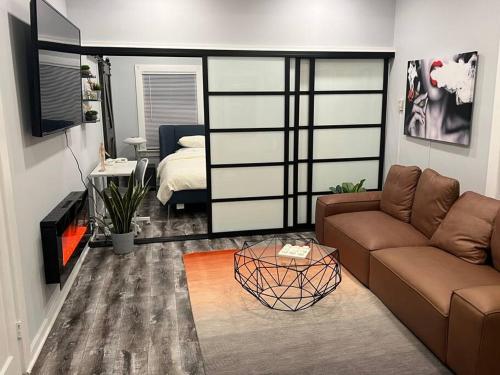 Hollywood walk apartment
