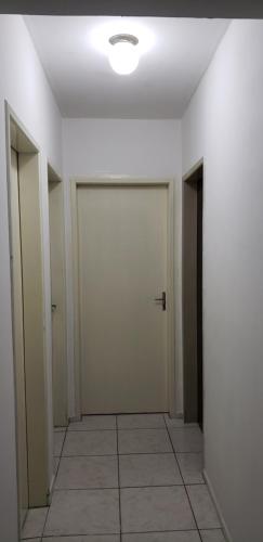 Quarto em Apartamento Centro