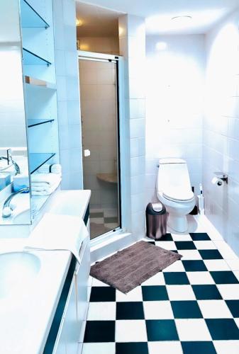 Highrise luxury two bedroom condo in Downtown Atlanta within minutes!! in Atlanta, USA