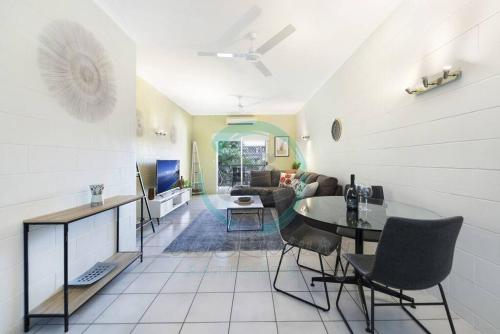 ZEN Westralia: 2-BR Cozy Inner-City Apt Near Shops