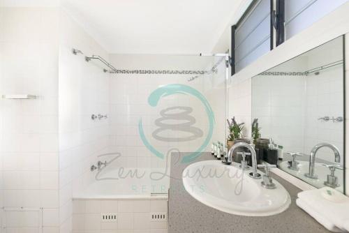 ZEN Westralia: 2-BR Cozy Inner-City Apt Near Shops