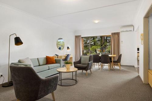 Oxley Court Serviced Apartments - Accommodation - Canberra