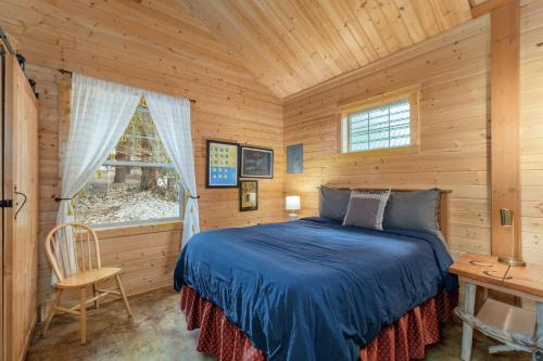 Painted Pony Cabin by NW Comfy Cabins