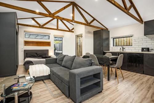 Studio Unit with Spa Bath in Hornby