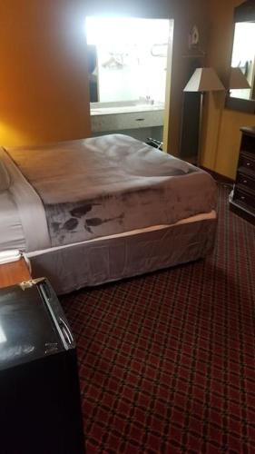 Hotel King Bed Hotel Room 116 Wi-Fi Hot Tub Booking in Stillwater, USA