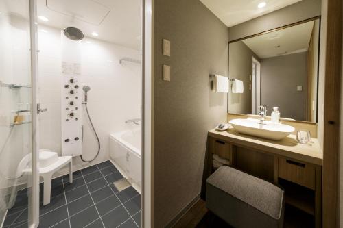 Deluxe Twin Room image 3