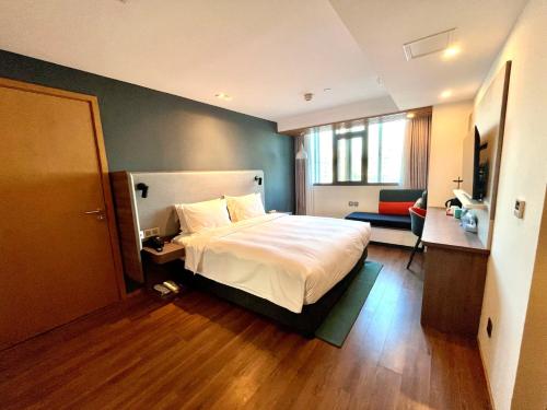 Holiday Inn Express Qingdao City Center, an IHG Hotel