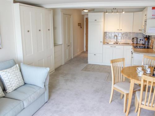 34 The Salcombe - image 4