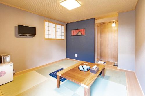 room detail thumbnail 1